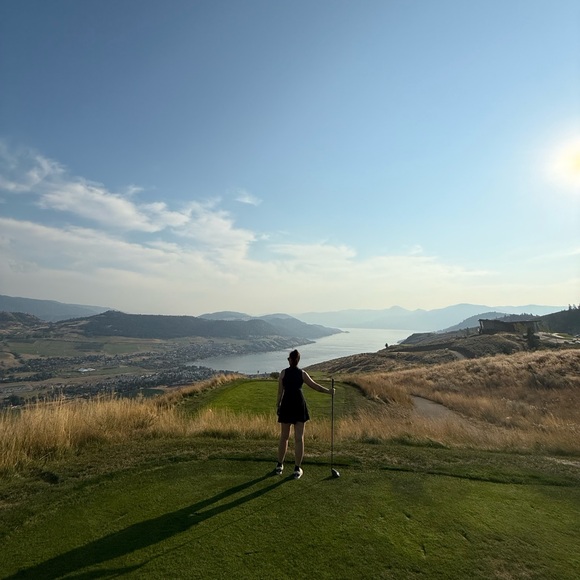 Meet your Posher, Valerie - Picture 2 of 5